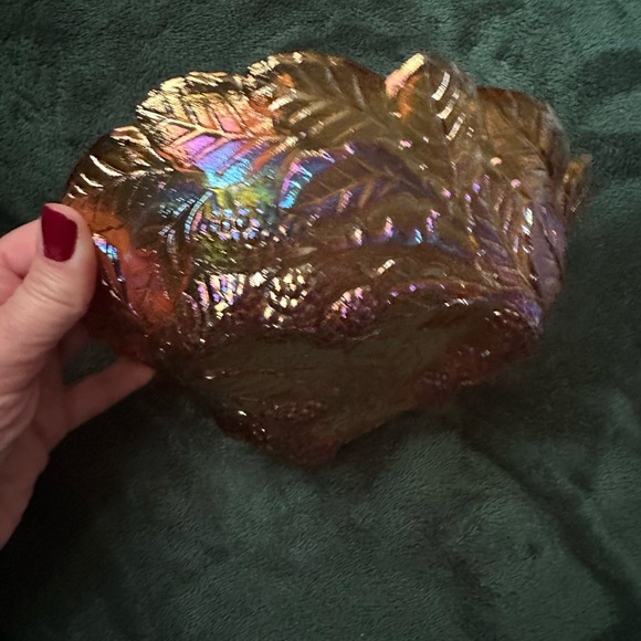 Amber carnival glass dish with grapevine design on bottom - Picture 8 of 8